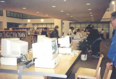 サンフランシスコ市立中央図書館のインターネット端末